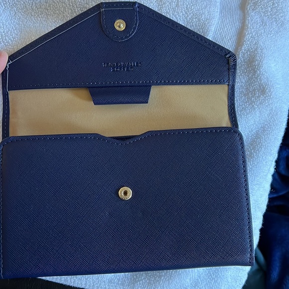 Zoppen- Travel Wallet - LIKE NEW - Picture 3 of 4